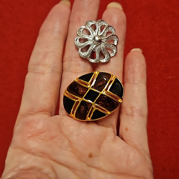 Mixed lot 6 pair of silver tone, gold tone clip on pierced estate sale vintage - Picture 10 of 10